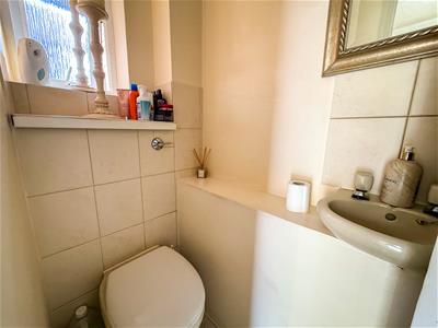 GROUND FLOOR CLOAKROOM